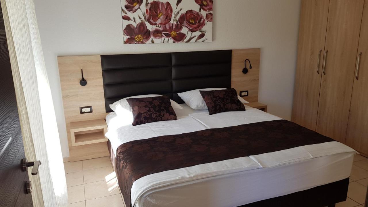 Premium Appartments Suha Punta Kampor Buitenkant foto